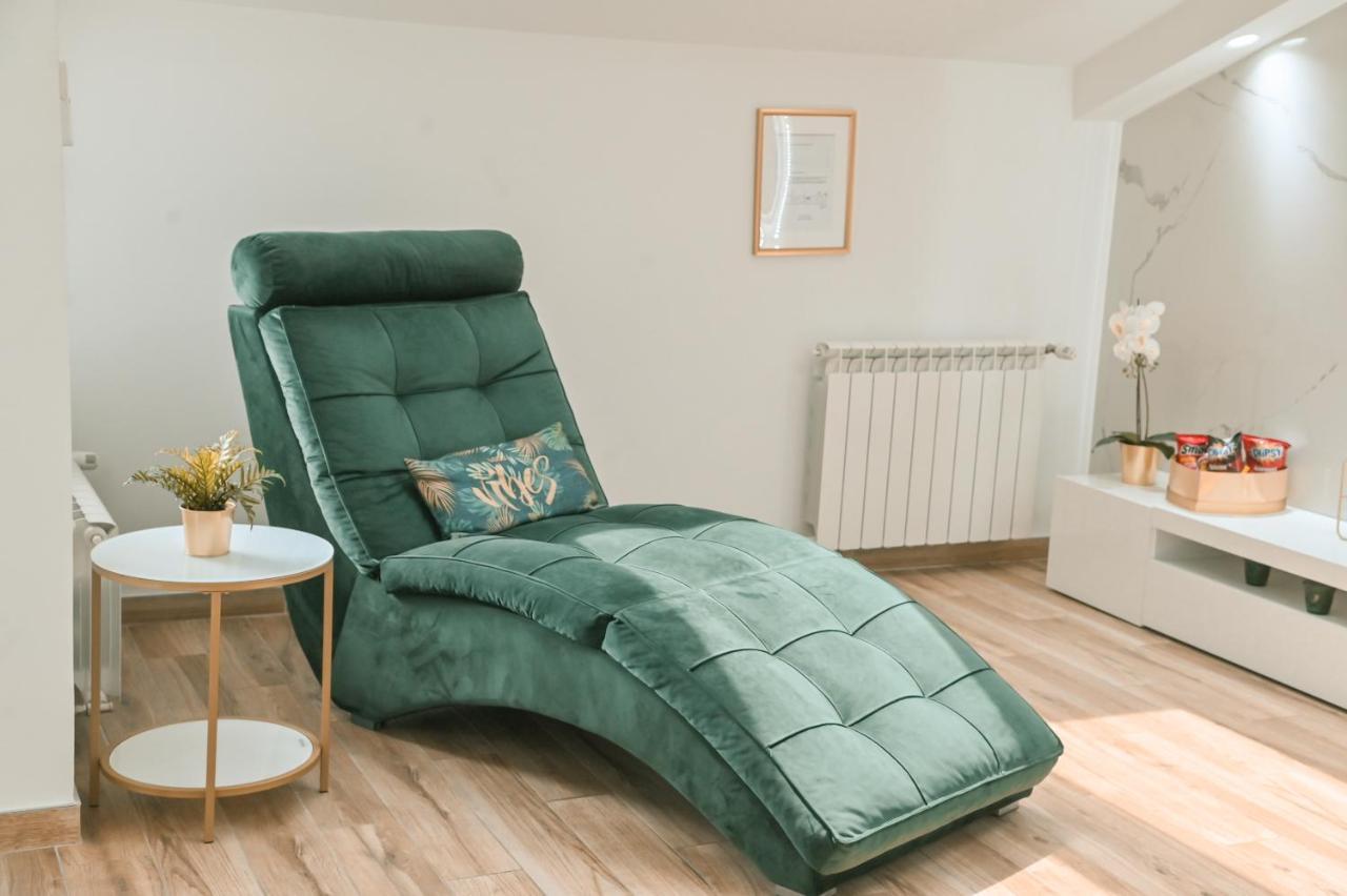 Hedonist-kapije Lounge & Apartment *